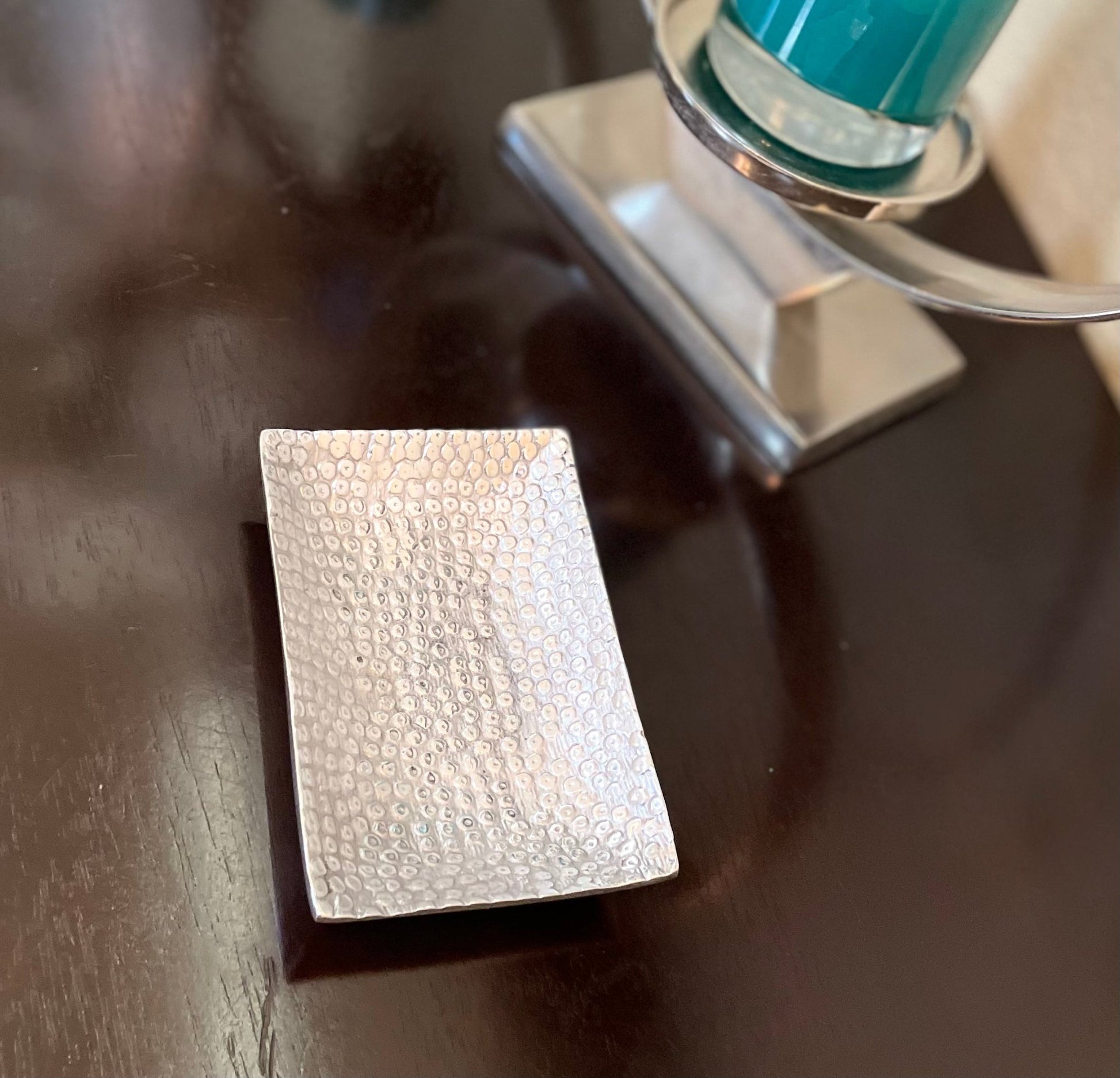 Luxury Textured Ceramic Soap Dish & Jewelry Tray – Elegant Crocodile Pattern – Bathroom Accessories – Eliosun Home Decor